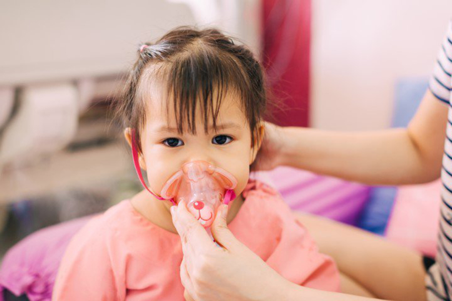 có nhiều nguyên nhân dễ đến bệnh viêm phổi ở trẻ sơ sinh